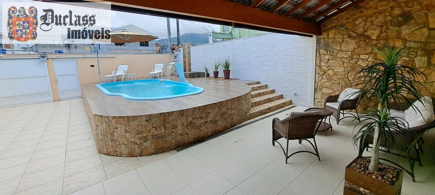 Foto 4 de Sobrado com 4 quartos à venda, 246m2 em Indaiá, Caraguatatuba - SP