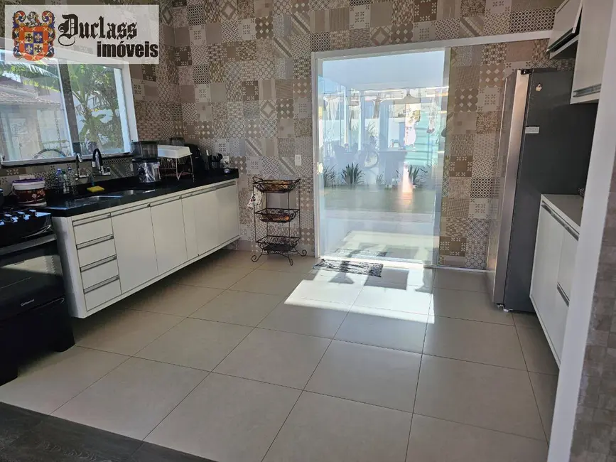 Foto 18 de Sobrado à venda, 220m2 em Massaguaçu, Caraguatatuba - SP
