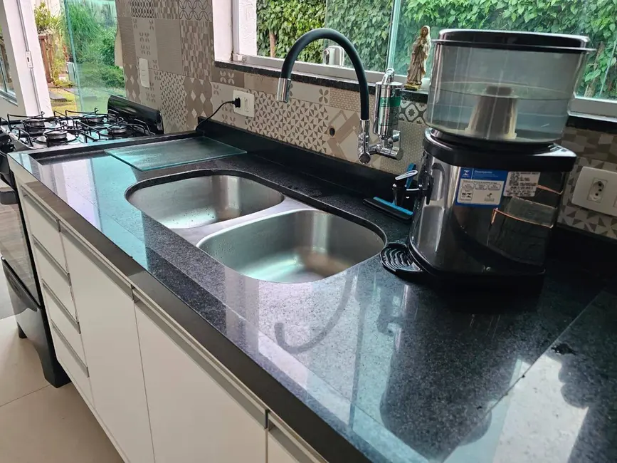 Foto 16 de Sobrado à venda, 220m2 em Massaguaçu, Caraguatatuba - SP