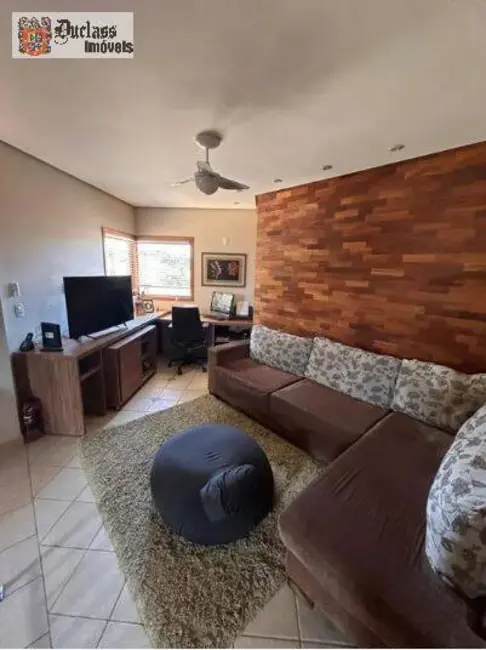 Casa com 3 quartos à venda, 260m2 em Santa Cruz, Valinhos - SP - imagem 3 Foto 3 de Casa com 3 quartos à venda, 260m2 em Santa Cruz, Valinhos - SP