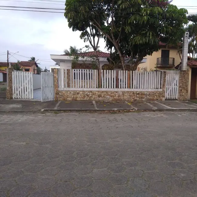 Foto 1 de Casa com 3 quartos à venda, 132m2 em Itanhaem - SP