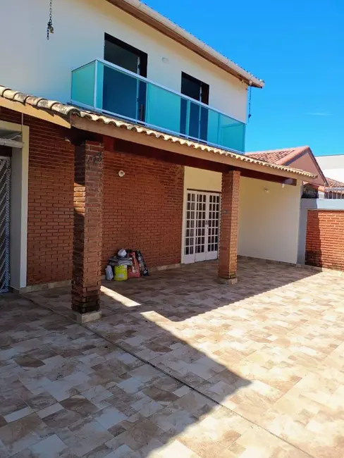 Foto 2 de Sobrado com 6 quartos à venda, 262m2 em Itanhaem - SP