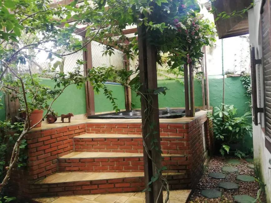 Foto 1 de Casa com 4 quartos à venda, 160m2 em Balneário Praia do Pernambuco, Guaruja - SP