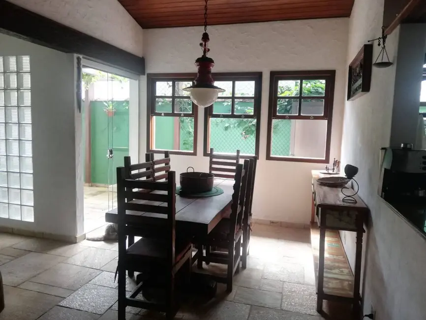 Foto 5 de Casa com 4 quartos à venda, 160m2 em Balneário Praia do Pernambuco, Guaruja - SP