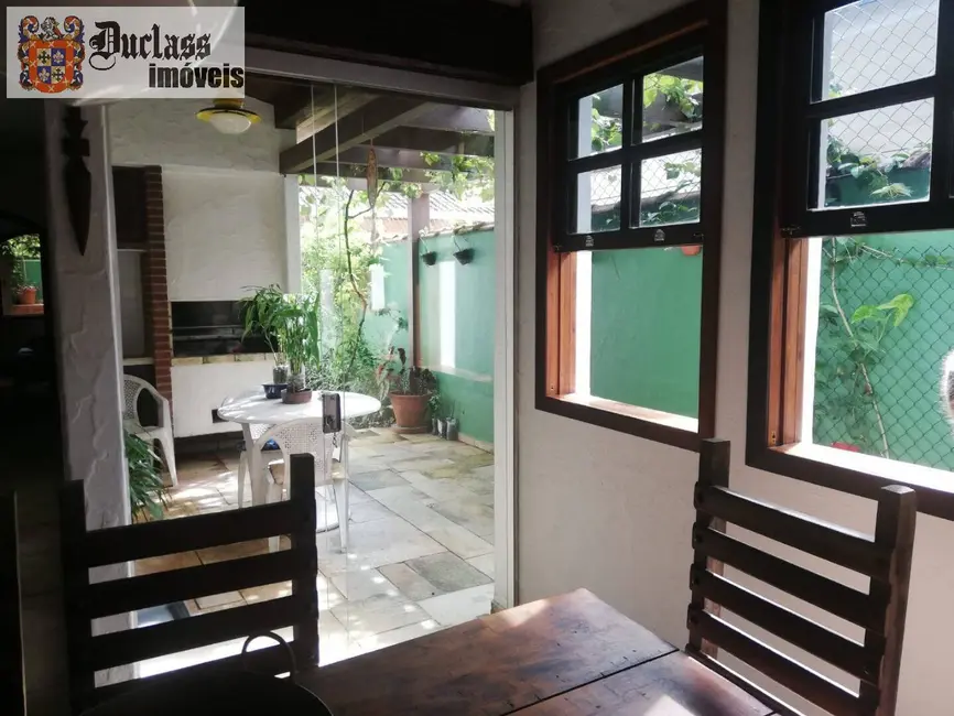 Casa com 4 quartos à venda, 160m2 em Balneário Praia do Pernambuco, Guaruja - SP - imagem 6 Foto 6 de Casa com 4 quartos à venda, 160m2 em Balneário Praia do Pernambuco, Guaruja - SP