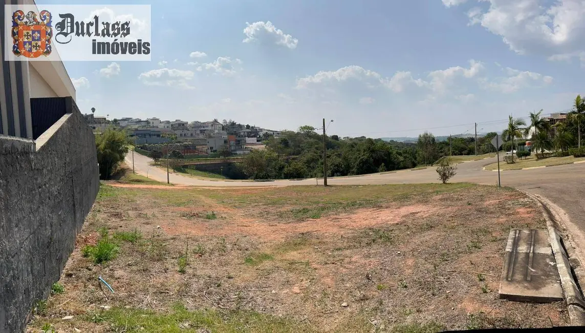 Foto 1 de Terreno / Lote à venda, 690m2 em Atibaia - SP