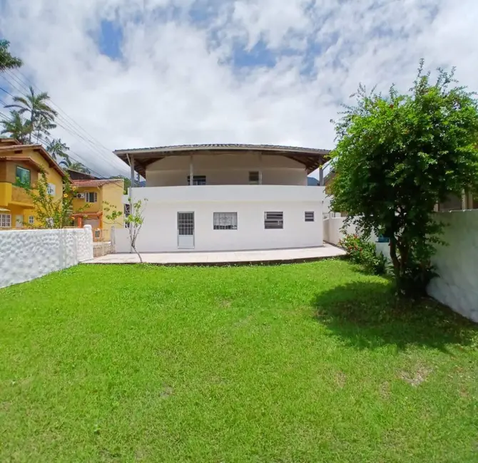 Foto 2 de Sobrado com 4 quartos à venda, 180m2 em Massaguaçu, Caraguatatuba - SP