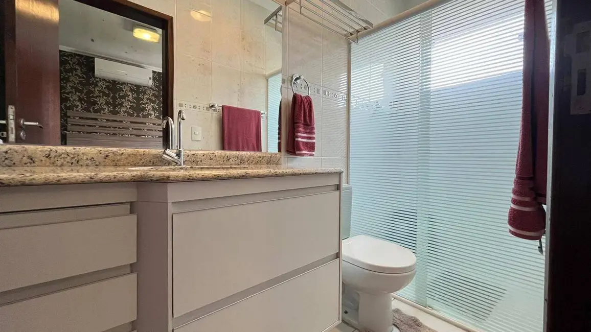 Foto 6 de Sobrado com 3 quartos à venda, 180m2 em Jardim Hípica Pinheiro, Taubate - SP