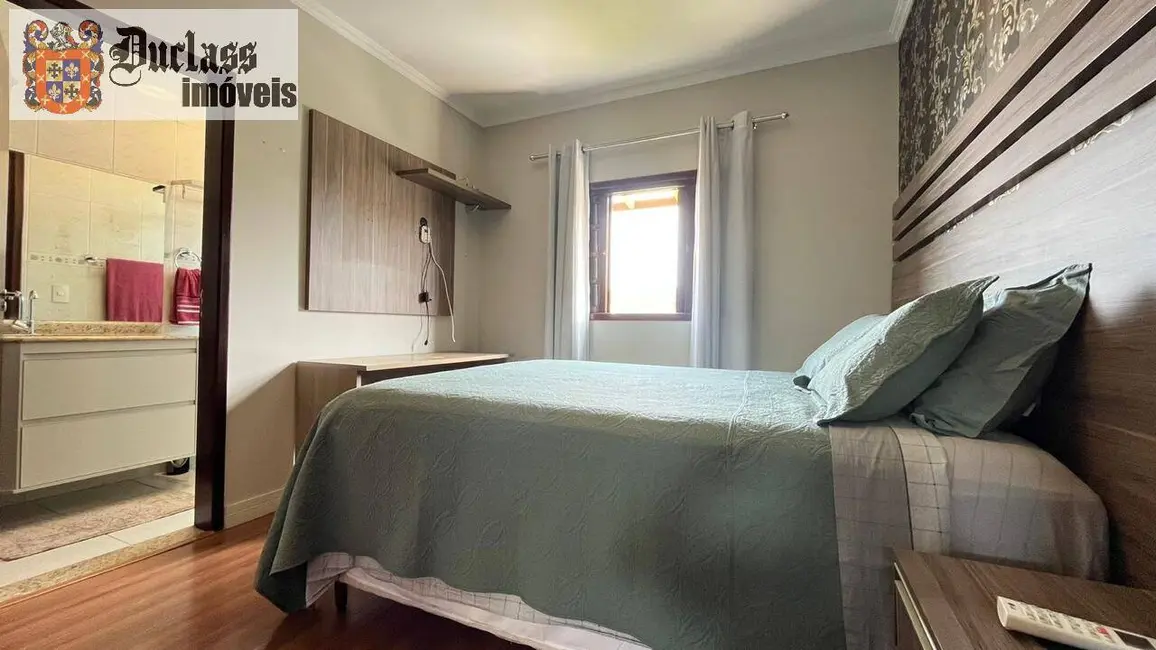 Foto 2 de Sobrado com 3 quartos à venda, 180m2 em Jardim Hípica Pinheiro, Taubate - SP