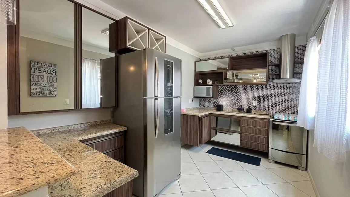 Foto 3 de Sobrado com 3 quartos à venda, 180m2 em Jardim Hípica Pinheiro, Taubate - SP