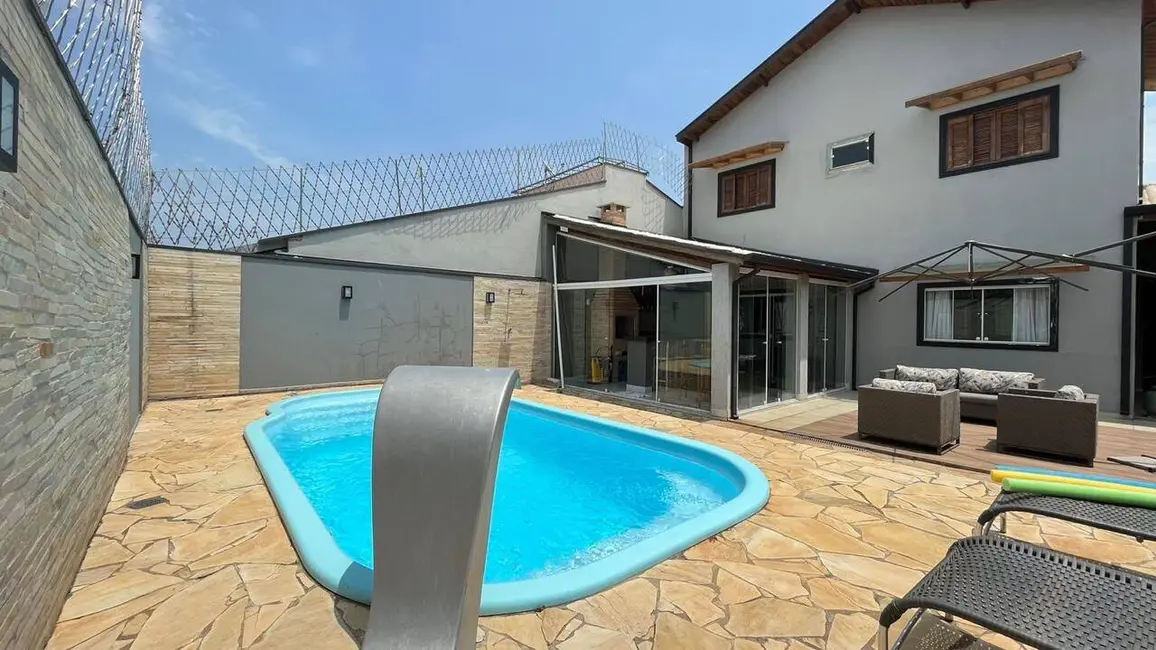 Foto 1 de Sobrado com 3 quartos à venda, 180m2 em Jardim Hípica Pinheiro, Taubate - SP