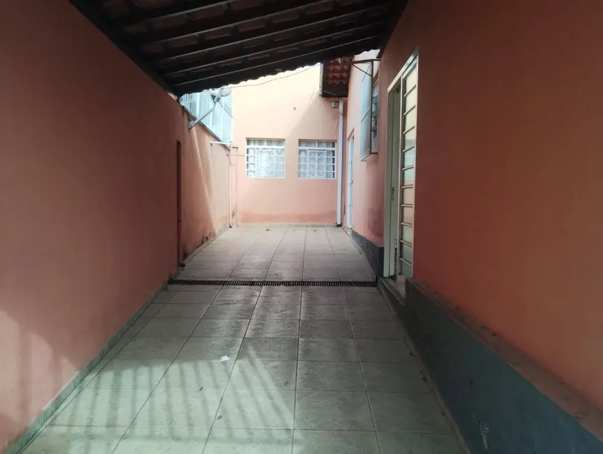 Casa com 5 quartos à venda, 165m2 em Centro, Extrema - MG - imagem 9 Foto 9 de Casa com 5 quartos à venda, 165m2 em Centro, Extrema - MG