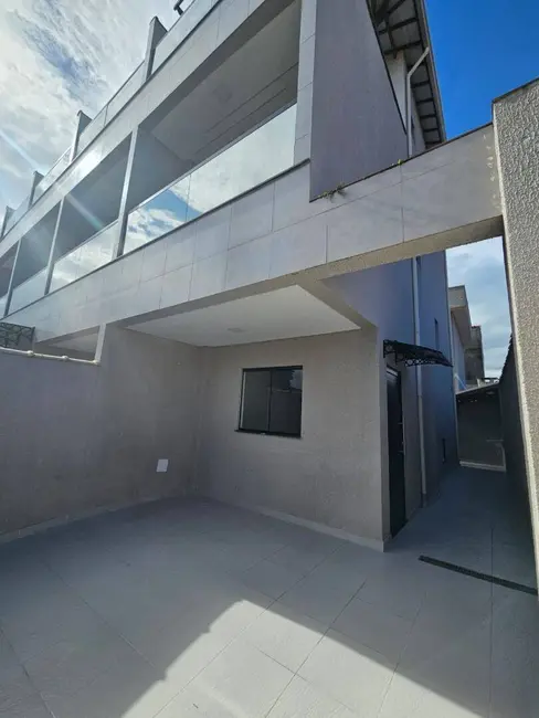 Foto 1 de Sobrado com 3 quartos à venda, 100m2 em Maracanã, Praia Grande - SP