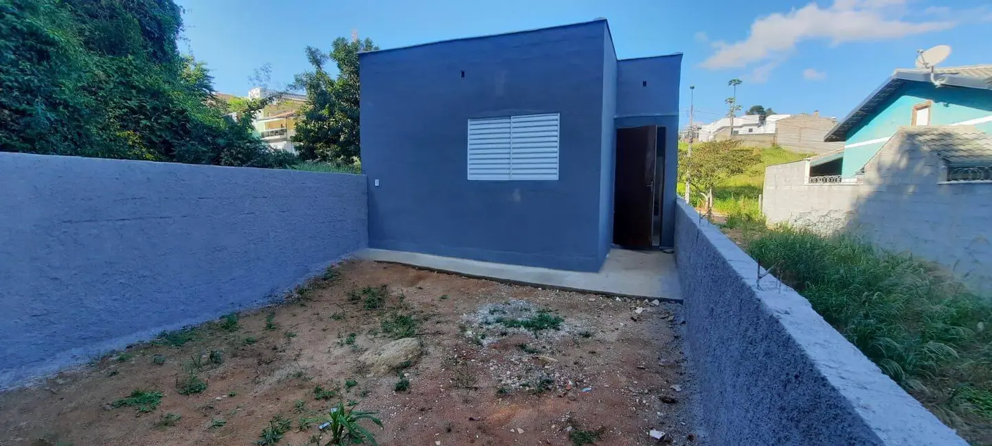Casa com 2 quartos à venda, 64m2 em Centro, Pinhalzinho - SP - imagem 3 Foto 3 de Casa com 2 quartos à venda, 64m2 em Centro, Pinhalzinho - SP