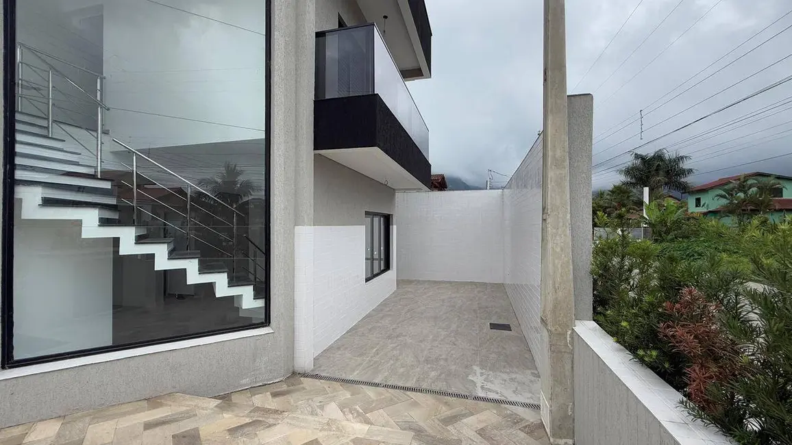 Foto 2 de Sobrado com 4 quartos à venda, 122m2 em Bertioga - SP