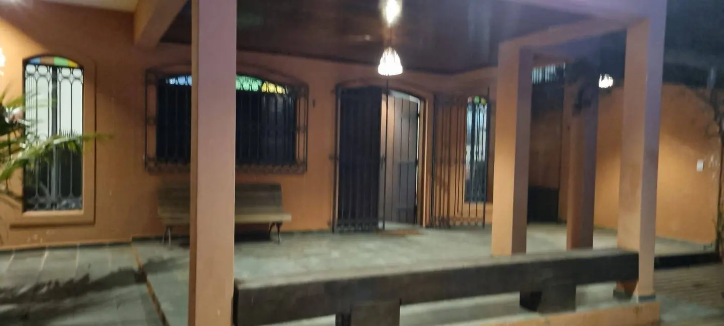 Foto 4 de Sobrado com 4 quartos à venda, 215m2 em Massaguaçu, Caraguatatuba - SP