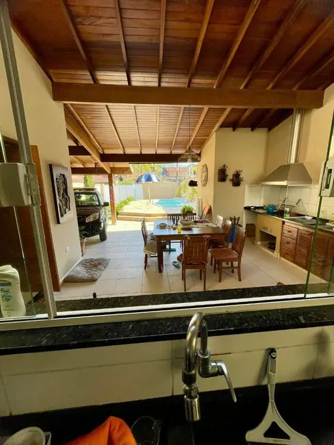 Foto 8 de Sobrado com 4 quartos à venda, 205m2 em Ubatuba - SP