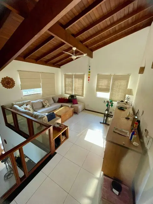 Foto 2 de Sobrado com 4 quartos à venda, 205m2 em Ubatuba - SP