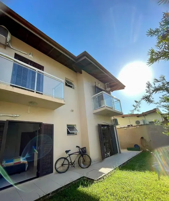 Foto 9 de Sobrado com 4 quartos à venda, 205m2 em Ubatuba - SP