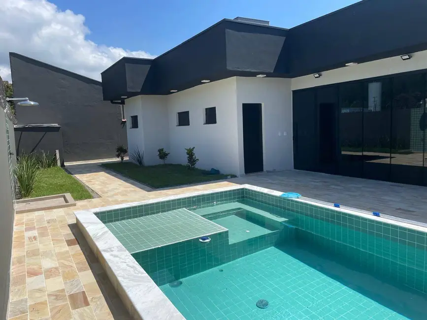 Foto 1 de Casa com 3 quartos à venda, 300m2 em Ubatuba - SP