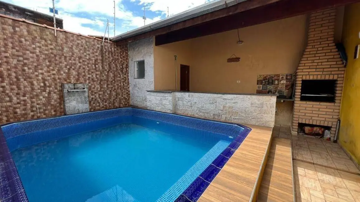 Foto 1 de Casa com 2 quartos à venda, 81m2 em Itanhaem - SP