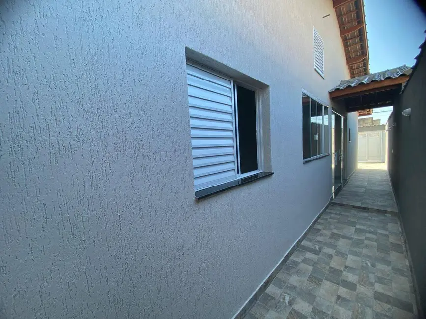 Foto 2 de Casa com 2 quartos à venda, 64m2 em Itanhaem - SP