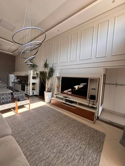 Foto 1 de Casa com 5 quartos à venda, 300m2 em Jardim dos Pinheiros, Atibaia - SP