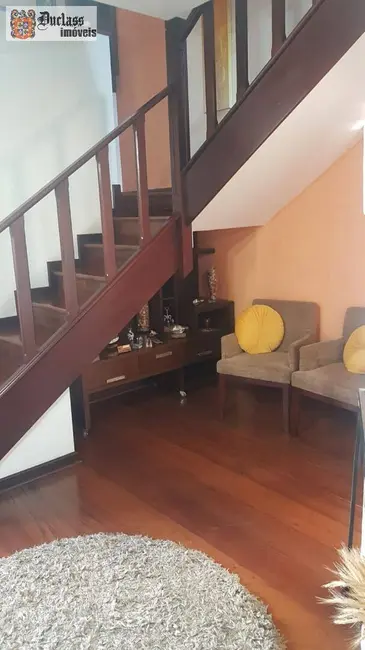 Foto 3 de Sobrado com 3 quartos à venda, 206m2 em Campos Do Jordao - SP