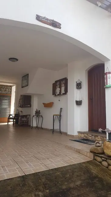 Foto 2 de Sobrado com 3 quartos à venda, 206m2 em Campos Do Jordao - SP