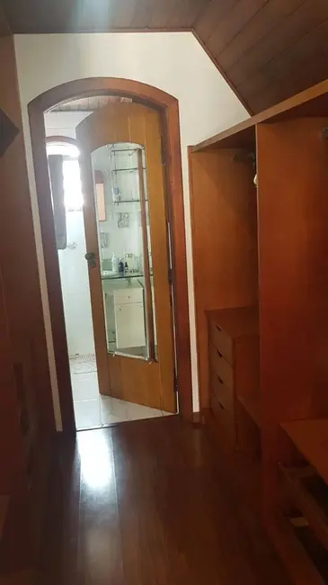 Foto 7 de Sobrado com 3 quartos à venda, 206m2 em Campos Do Jordao - SP