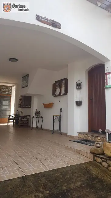 Foto 2 de Sobrado com 3 quartos à venda, 206m2 em Campos Do Jordao - SP
