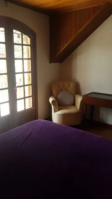 Foto 9 de Sobrado com 3 quartos à venda, 206m2 em Campos Do Jordao - SP