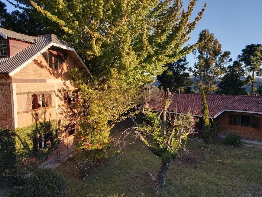 Foto 2 de Casa com 3 quartos à venda, 280m2 em Campos Do Jordao - SP