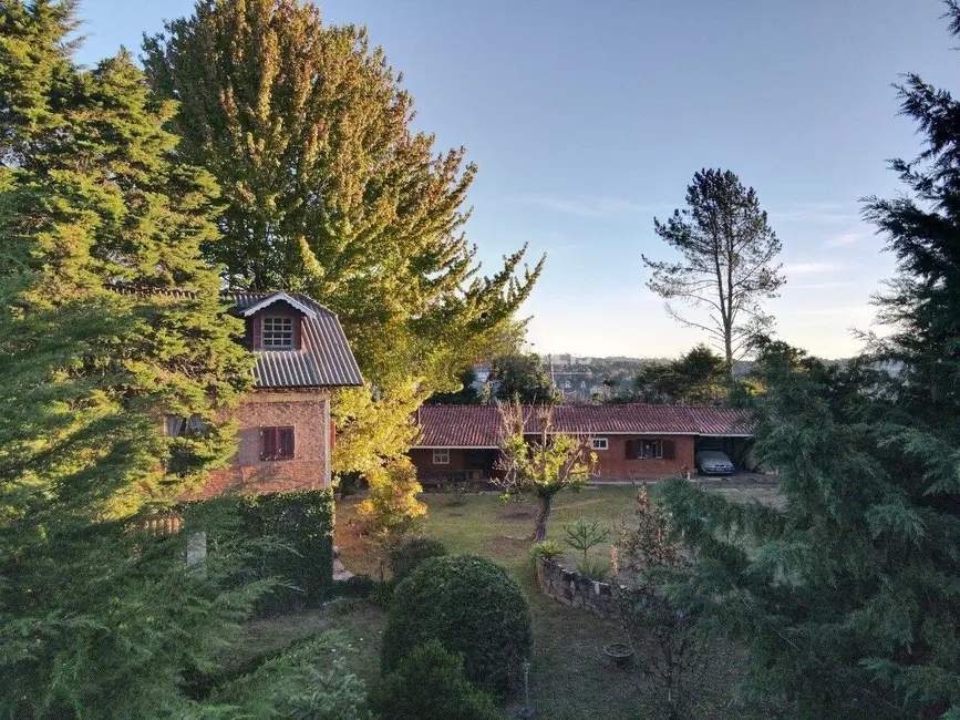 Foto 1 de Casa com 3 quartos à venda, 280m2 em Campos Do Jordao - SP