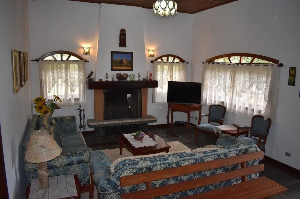 Foto 4 de Casa com 3 quartos à venda, 292m2 em Campos Do Jordao - SP