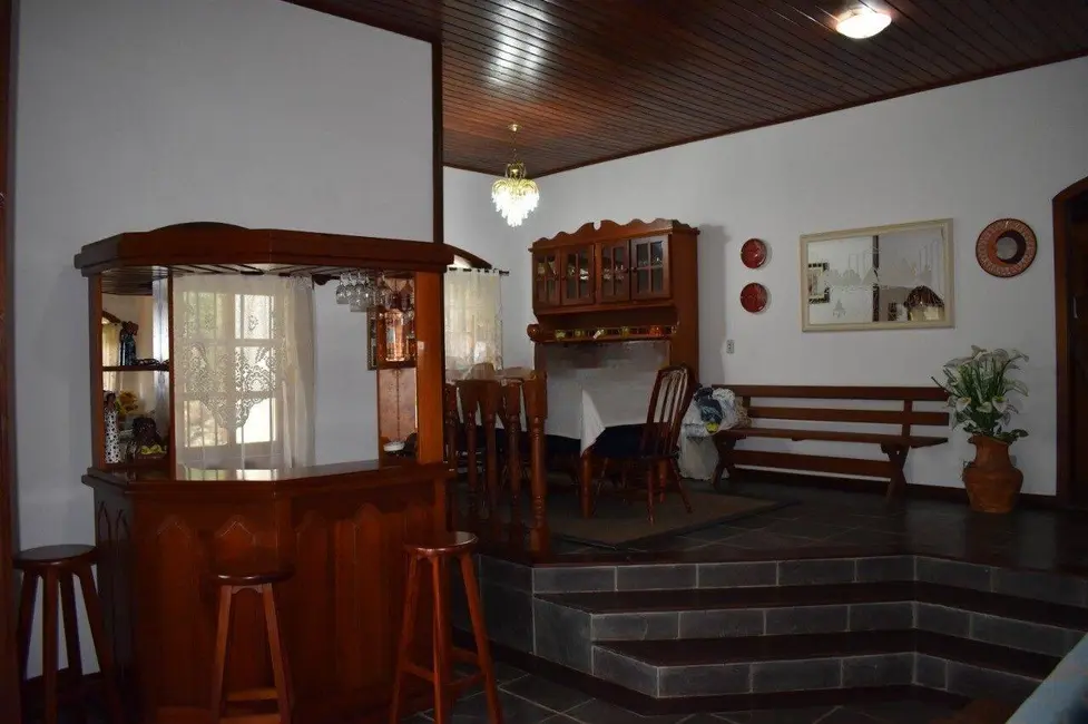 Foto 3 de Casa com 3 quartos à venda, 292m2 em Campos Do Jordao - SP