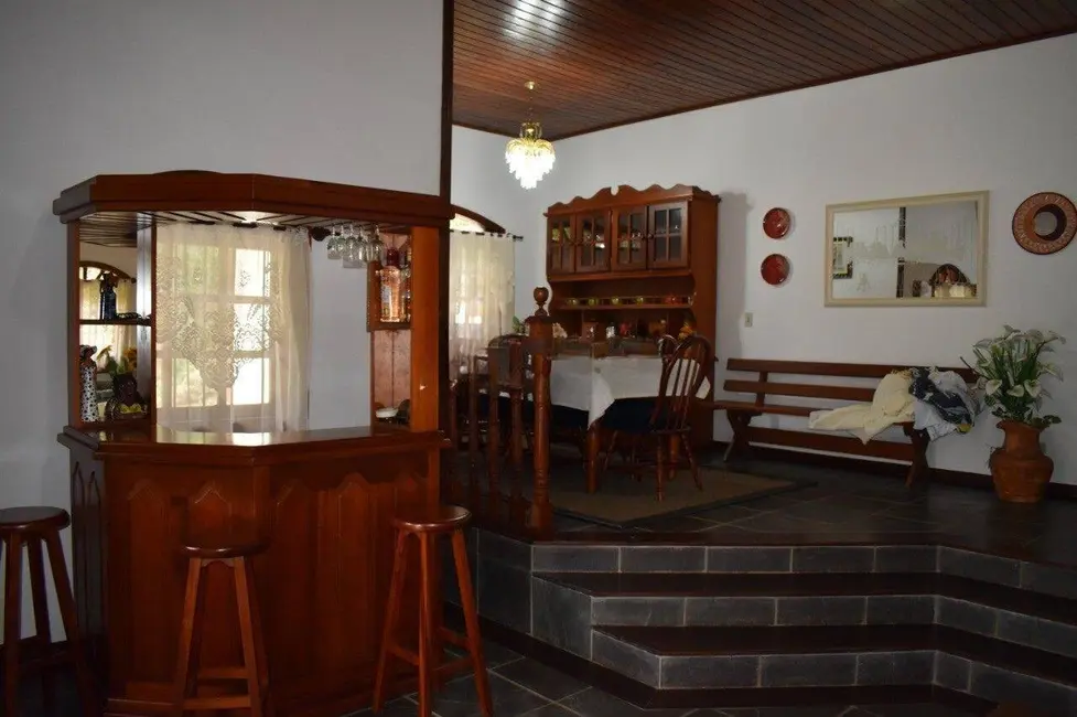Foto 9 de Casa com 3 quartos à venda, 292m2 em Campos Do Jordao - SP
