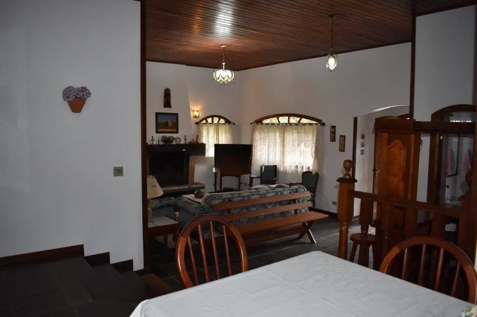 Foto 7 de Casa com 3 quartos à venda, 292m2 em Campos Do Jordao - SP