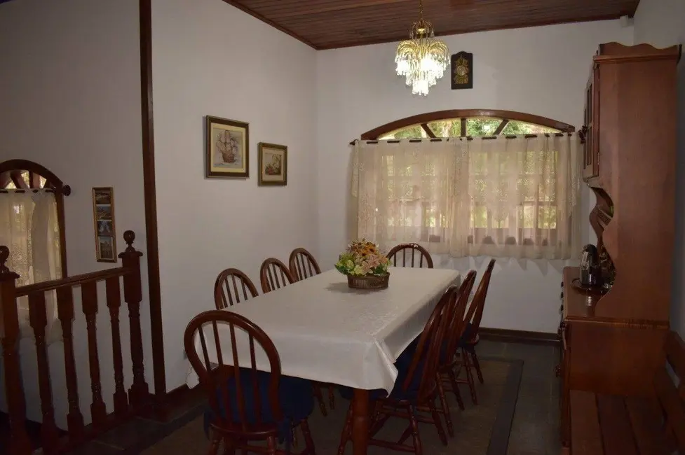 Foto 6 de Casa com 3 quartos à venda, 292m2 em Campos Do Jordao - SP