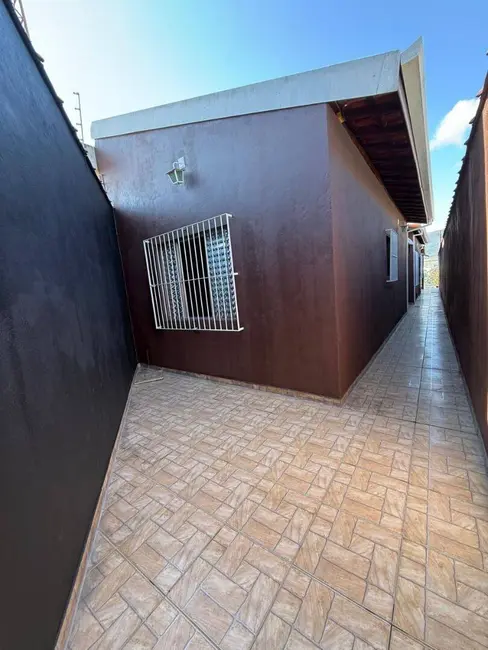 Casa com 3 quartos à venda, 80m2 em Extrema - MG - imagem 2 Foto 2 de Casa com 3 quartos à venda, 80m2 em Extrema - MG