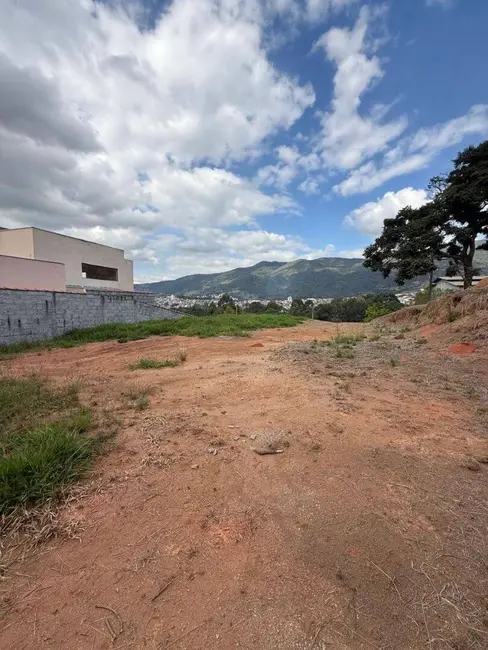 Terreno / Lote à venda, 490m2 em Centro, Extrema - MG - imagem 2 Foto 2 de Terreno / Lote à venda, 490m2 em Centro, Extrema - MG