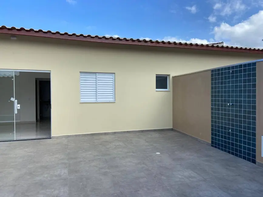 Foto 2 de Casa com 3 quartos à venda, 73m2 em Itanhaem - SP