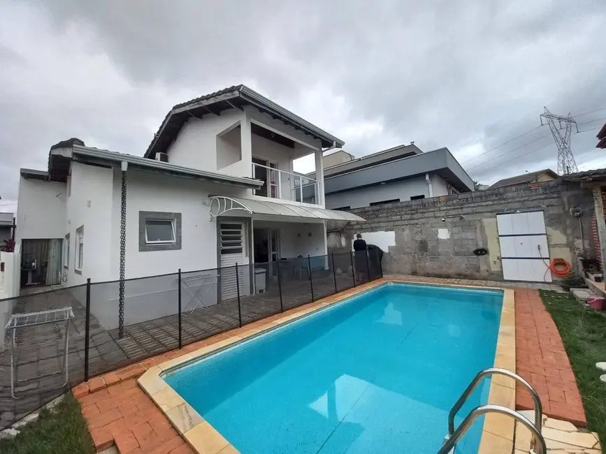 Foto 2 de Casa com 3 quartos à venda, 153m2 em Atibaia - SP