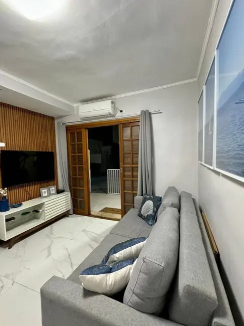 Foto 3 de Sobrado com 2 quartos à venda, 64m2 em Martim de Sá, Caraguatatuba - SP