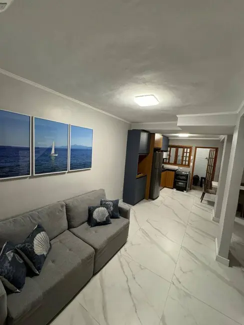 Foto 1 de Sobrado com 2 quartos à venda, 64m2 em Martim de Sá, Caraguatatuba - SP