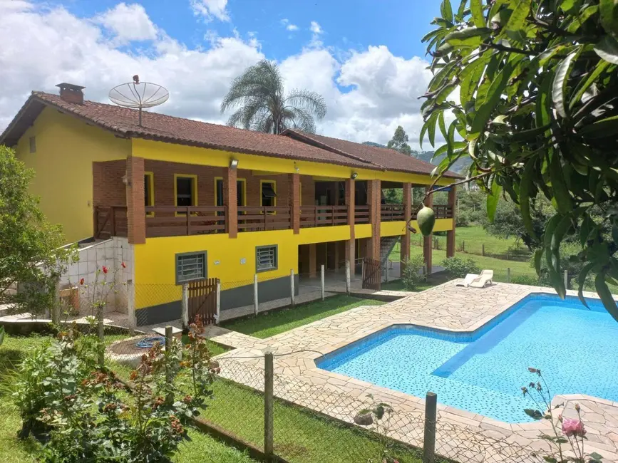 Foto 2 de Chácara com 7 quartos à venda, 550m2 em Camanducaia - MG