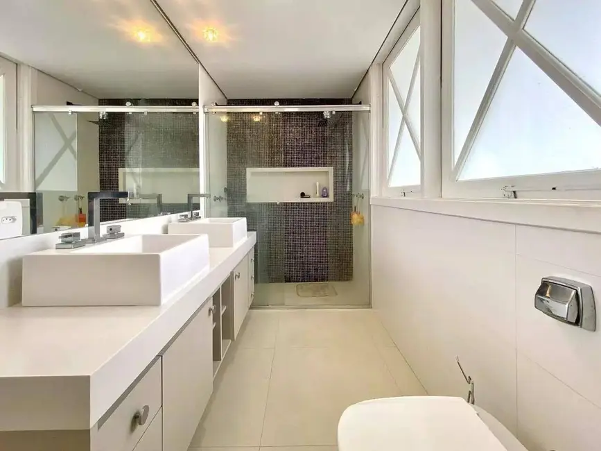 Foto 8 de Sobrado com 5 quartos à venda, 245m2 em Balneário Praia do Pernambuco, Guaruja - SP