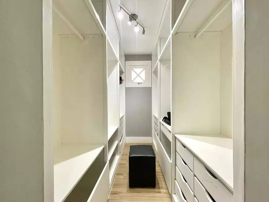 Foto 6 de Sobrado com 5 quartos à venda, 245m2 em Balneário Praia do Pernambuco, Guaruja - SP