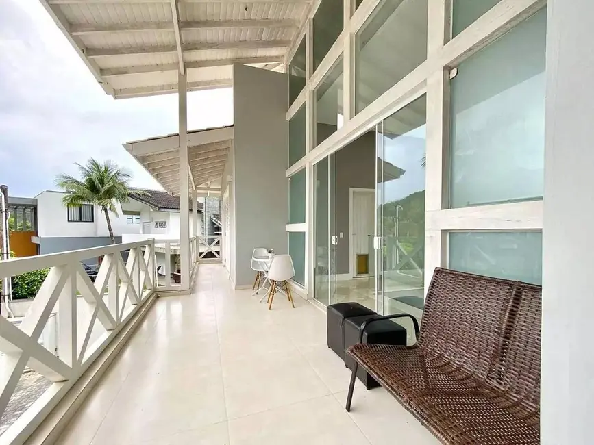 Foto 4 de Sobrado com 5 quartos à venda, 245m2 em Balneário Praia do Pernambuco, Guaruja - SP