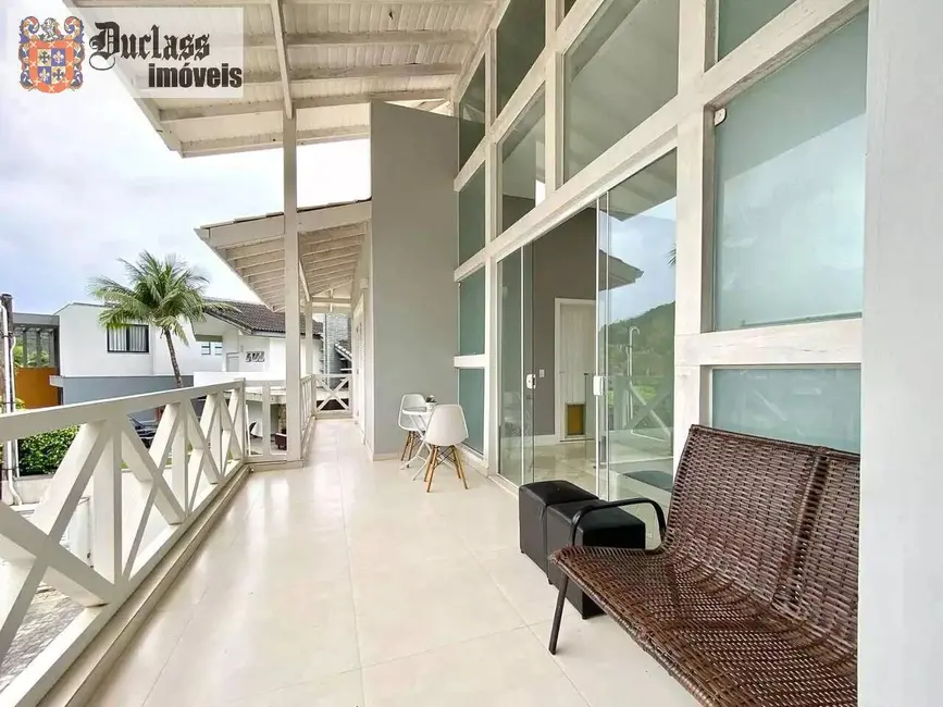 Sobrado com 5 quartos à venda, 245m2 em Balneário Praia do Pernambuco, Guaruja - SP - imagem 4 Foto 4 de Sobrado com 5 quartos à venda, 245m2 em Balneário Praia do Pernambuco, Guaruja - SP